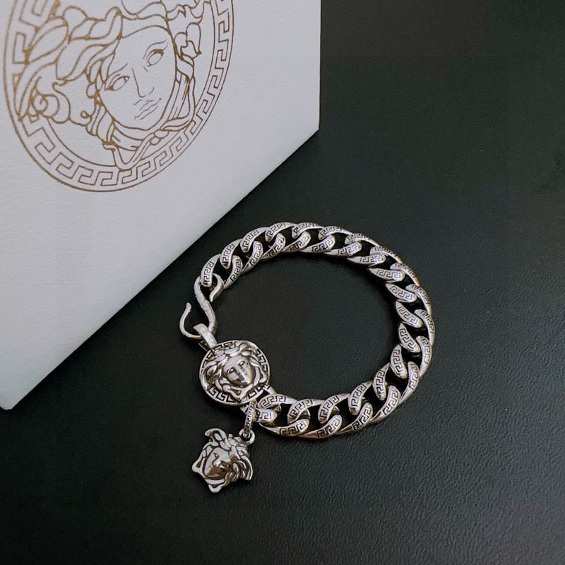 Versace bracelet lyx326